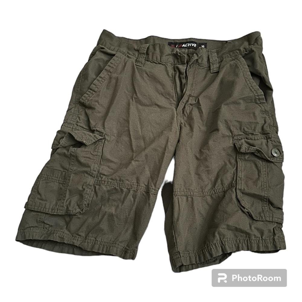 Explore comfort and style with these green cargo active shorts, men's size 30.